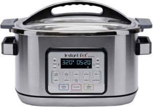 West Bend Versatility Slow Cooker with Thermal Travel Tote and Non-Stick  Surface, 5 Qt. Capacity, in Silver (87905)